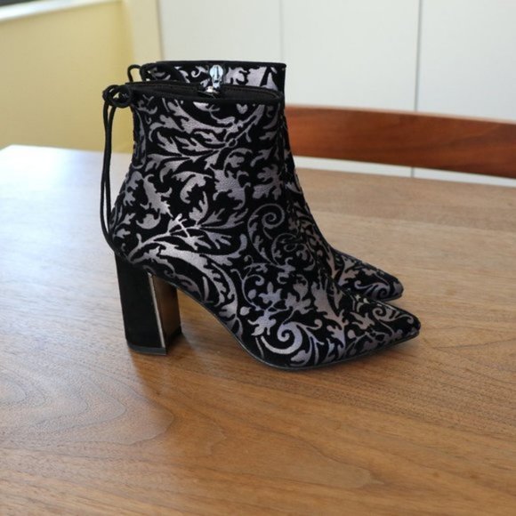 Shoes - Dansi Lace Pattern Booties